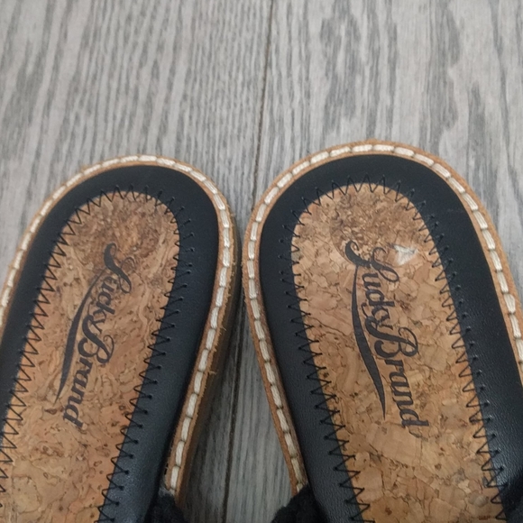 Beautiful black slippers by Lucky Brand 🤣 - Picture 3 of 8